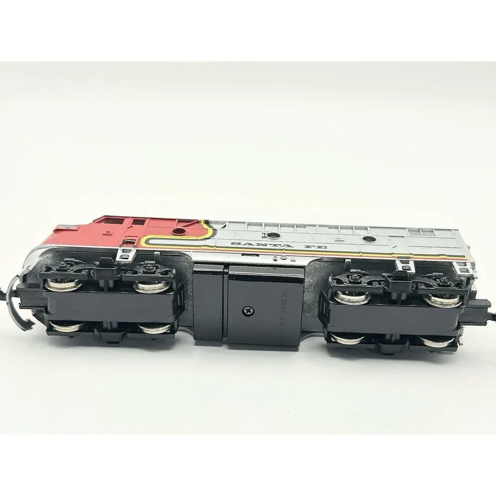 Model Power HO Scale Santa Fe Diesel Locomotive Engine Untested Read: SEE PHOTOS